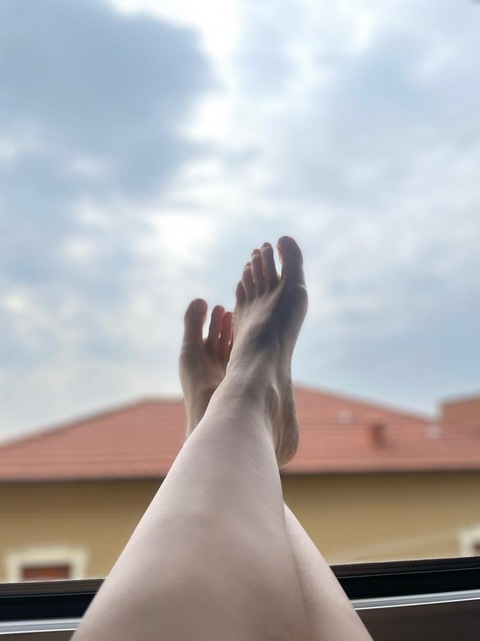 Redvelvetfeet111 onlyfans