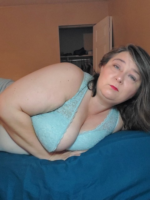 Kinkybbwbookworm onlyfans