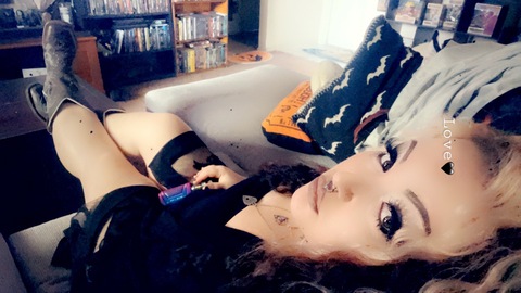 Living.Dead.Girl1994 onlyfans