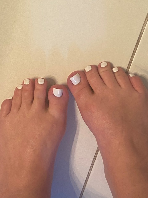 Myfeetarehereforit onlyfans