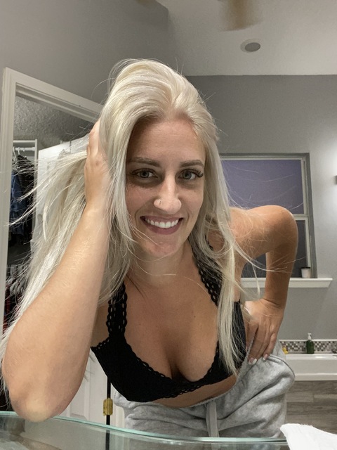 Sxyblndmom-Mlif onlyfans account