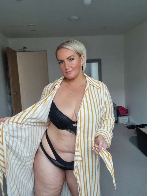 Imogen Baxter onlyfans account