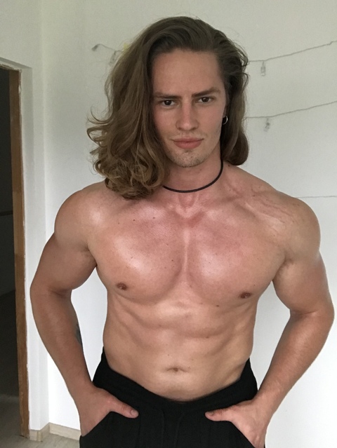 Elijah Strong onlyfans account