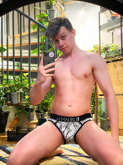 Josh Collins (Free) onlyfans account