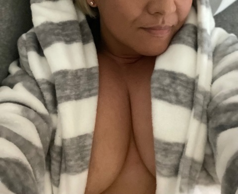 Zarastars_Housewife onlyfans