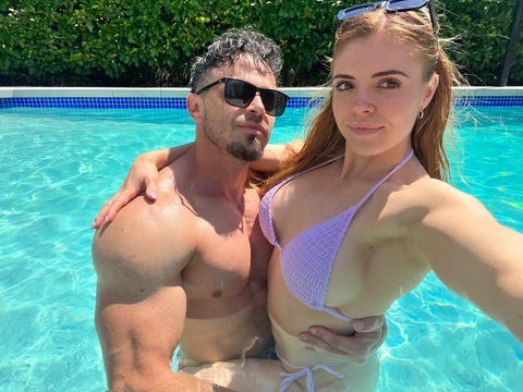 Hot Couple On Show Vip onlyfans account