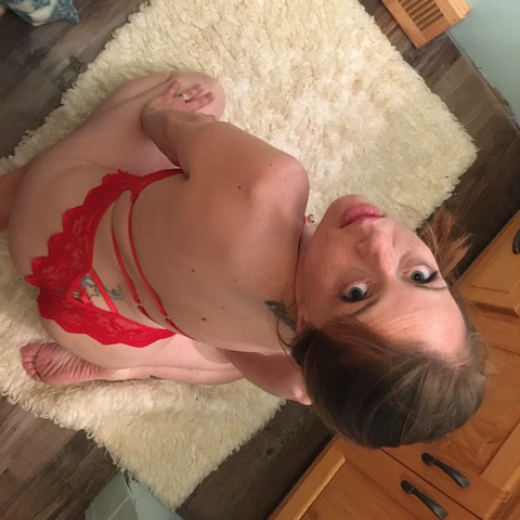 Sexy Mom Of 3 onlyfans account