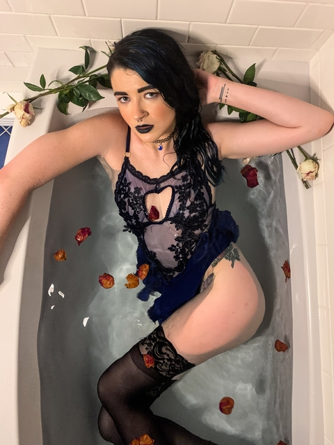 Briar Rose 🌹 onlyfans account