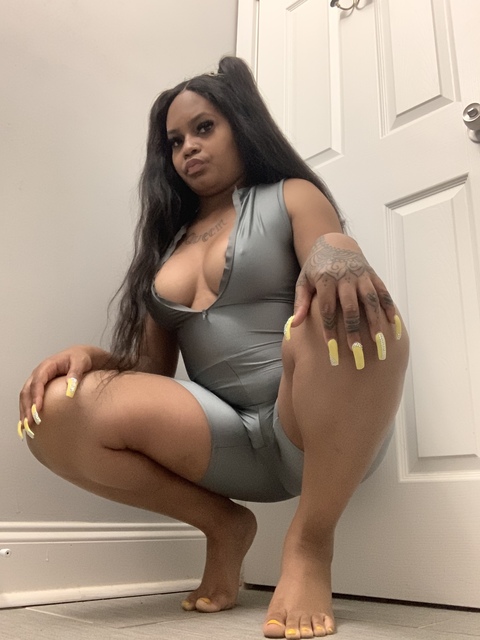 Queennana215 onlyfans