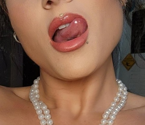 Juicy.Malvi_Tease onlyfans account